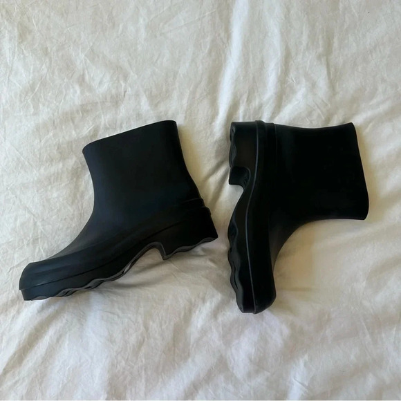 VINCE Black Rain Boots - Picture 7 of 7